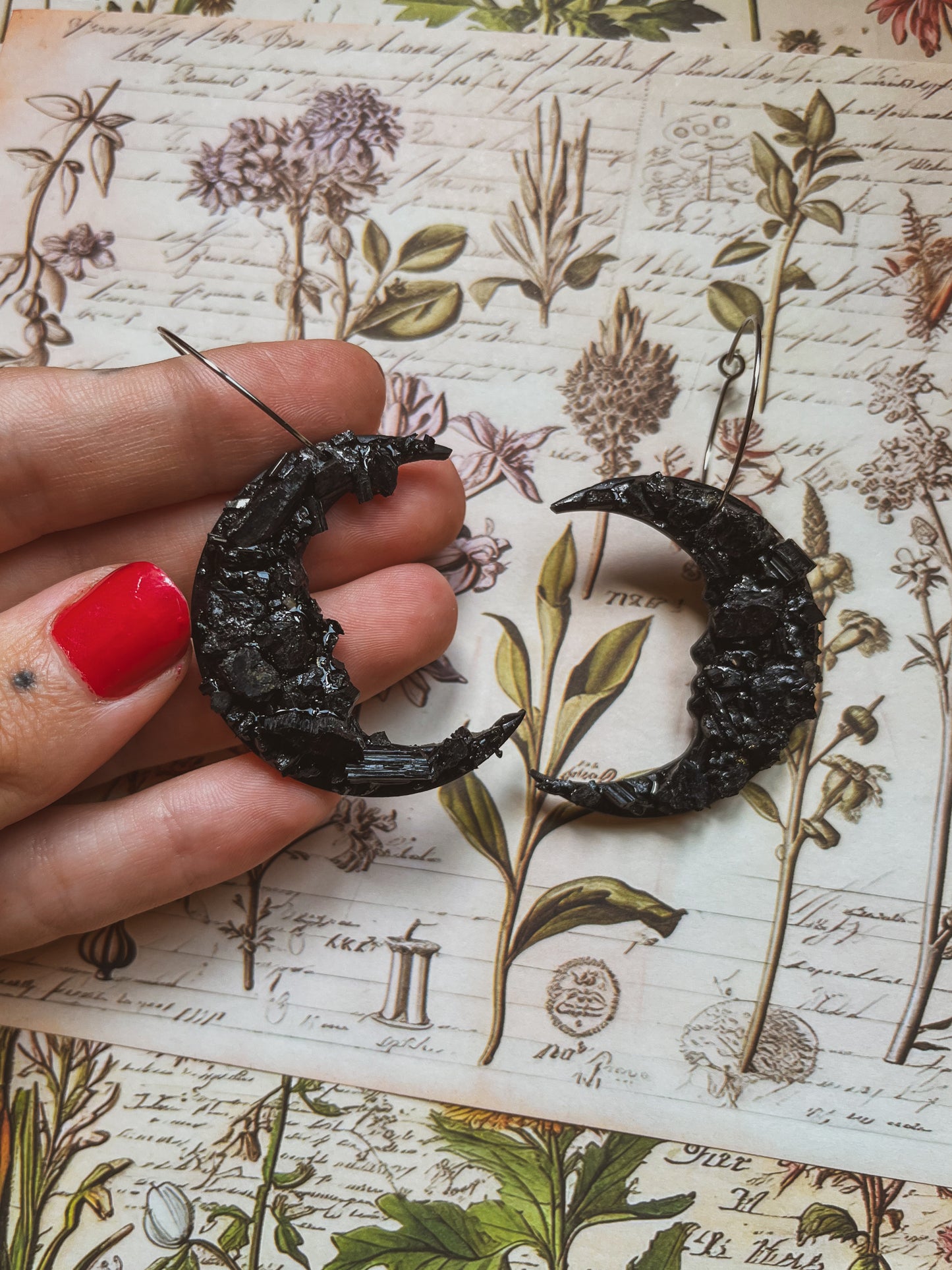 Lunas de turmalina negra