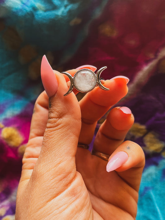 Anillo triple diosa cuarzo blanco (ajustable)