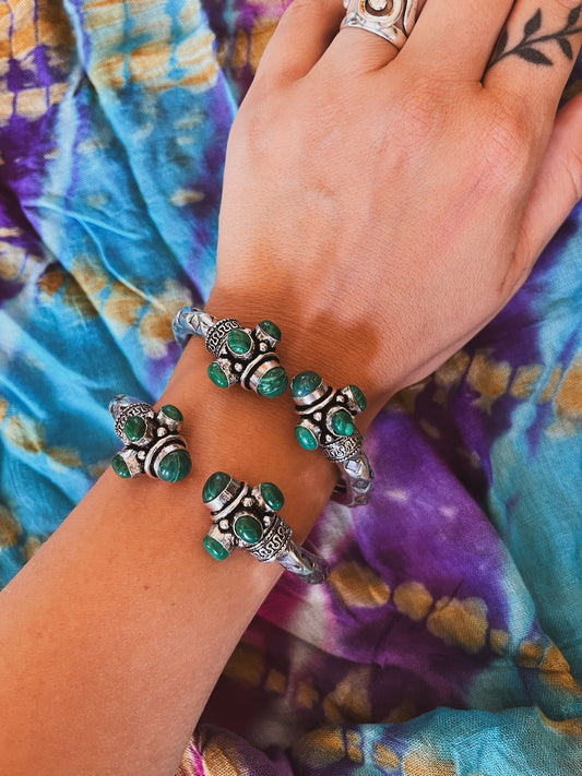 Pulsera de acero y minerales