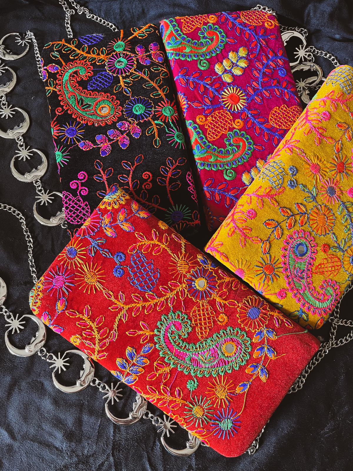 Bolso cartera con cadena de luna