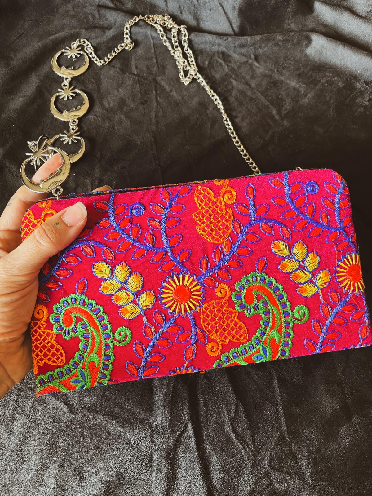Bolso cartera con cadena de luna