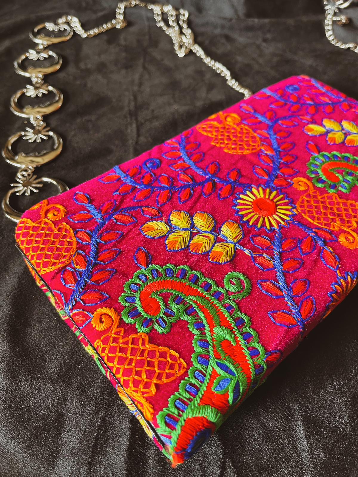 Bolso cartera con cadena de luna