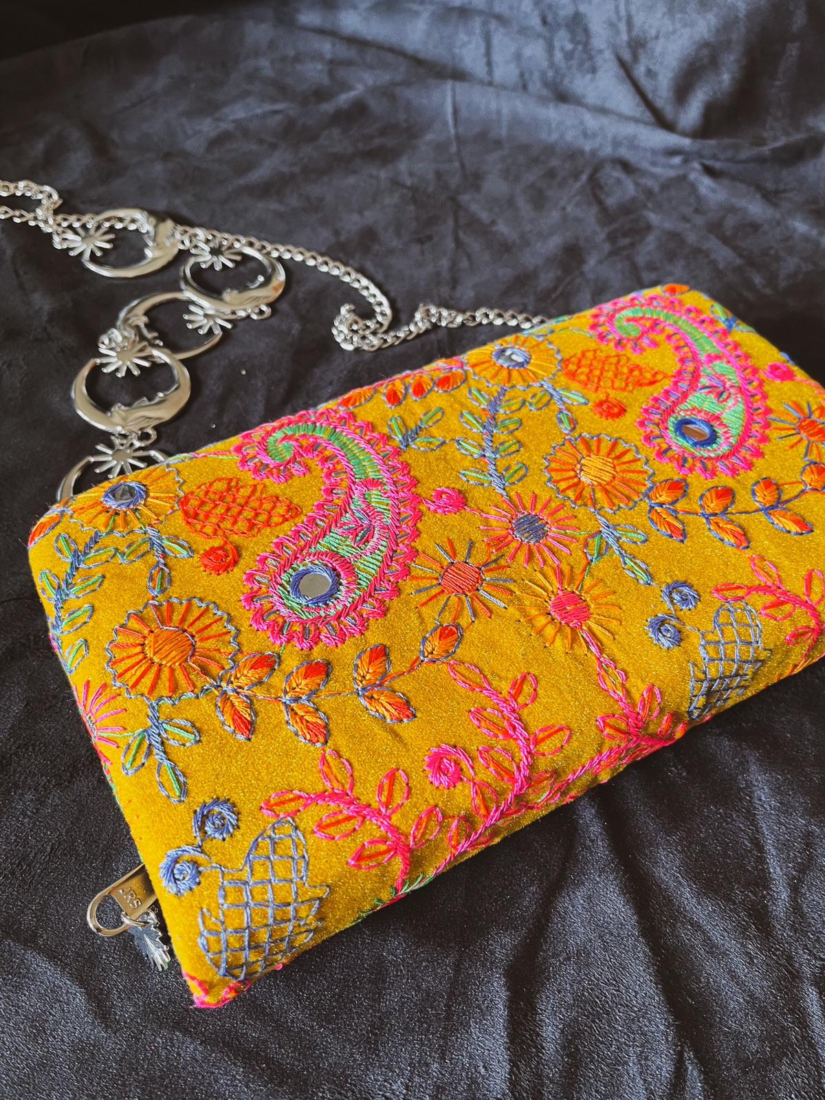 Bolso cartera con cadena de luna