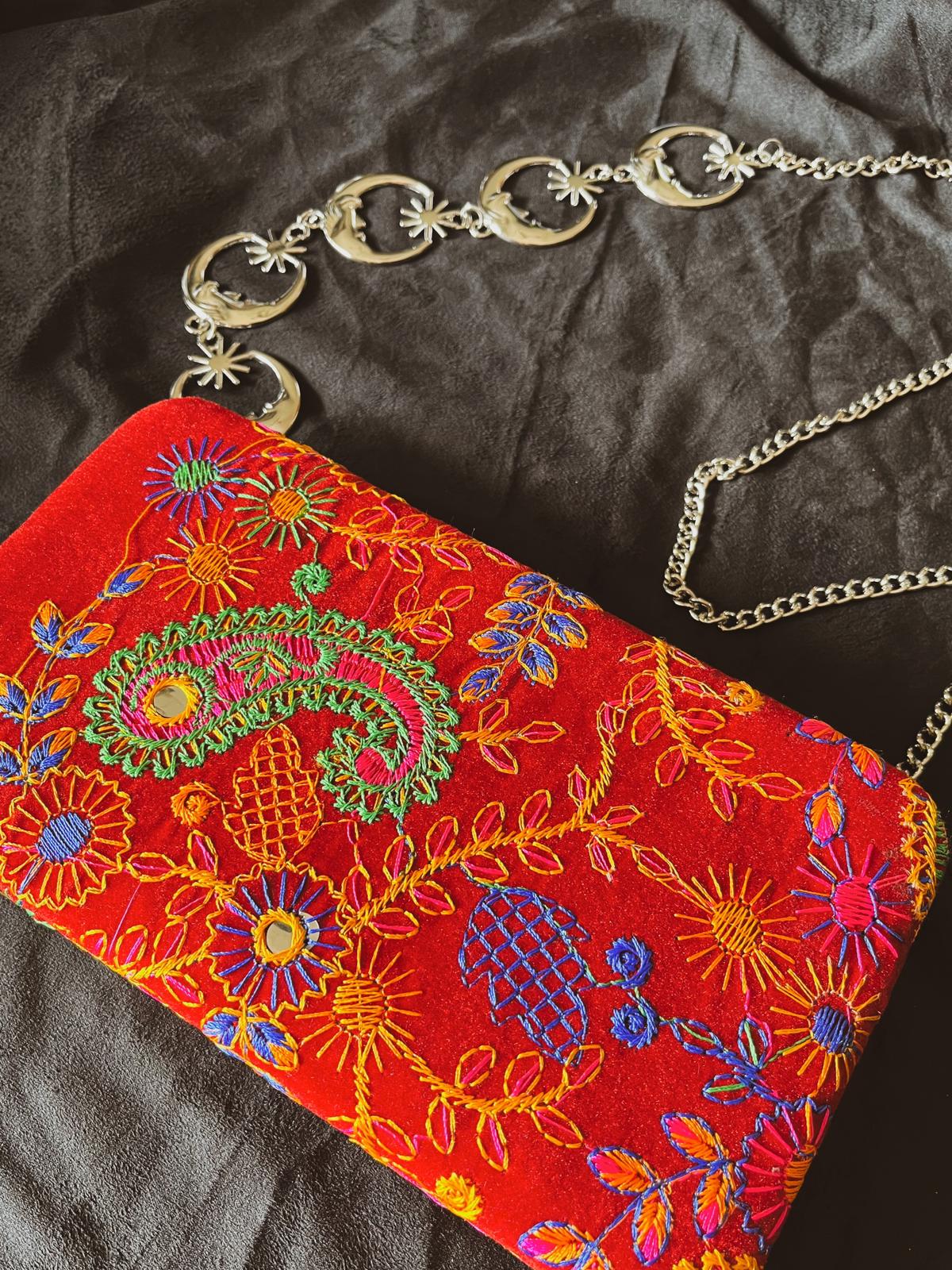 Bolso cartera con cadena de luna