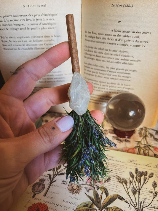 Escoba con aguamarina