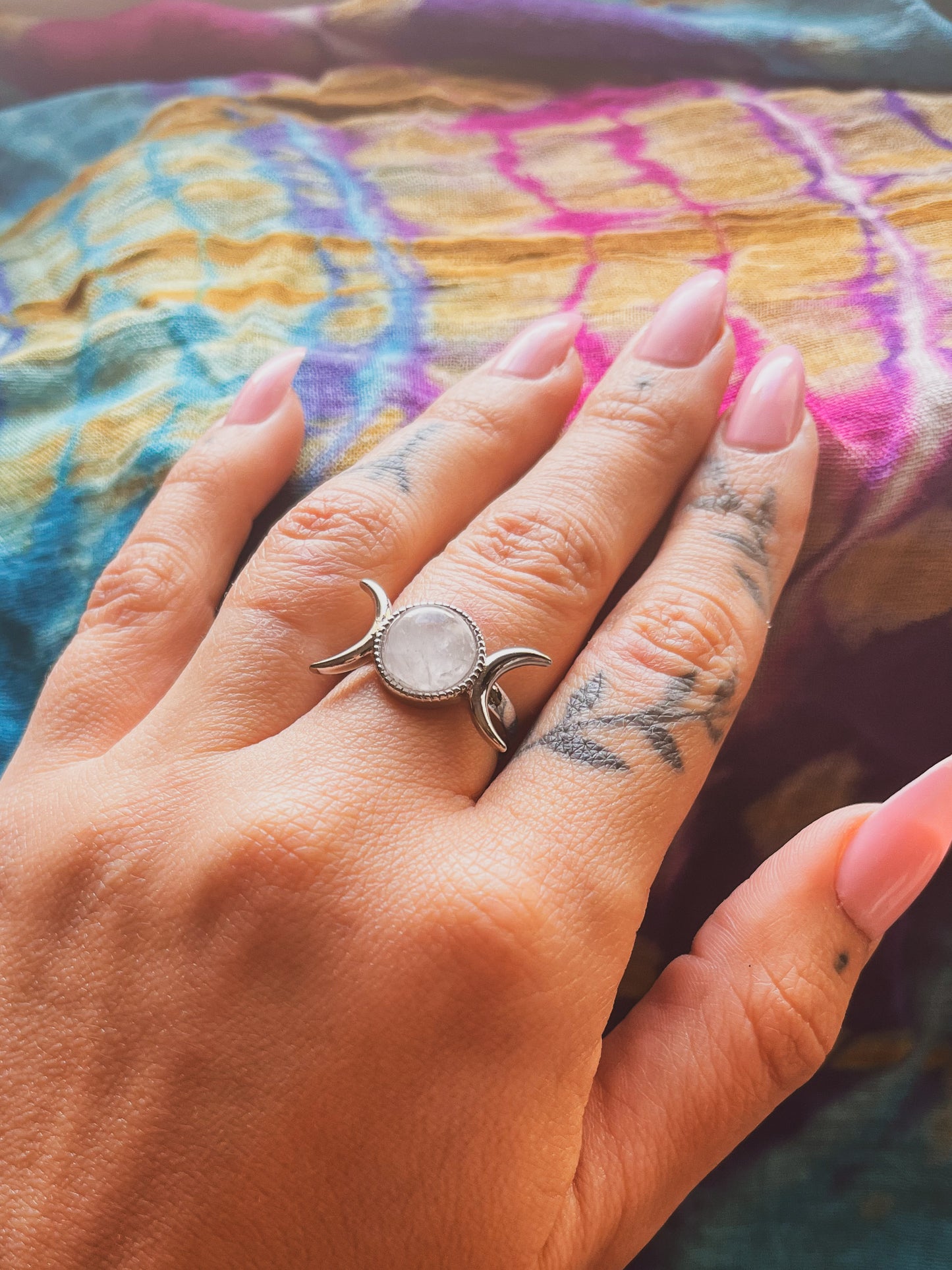 Anillo triple diosa cuarzo blanco (ajustable)