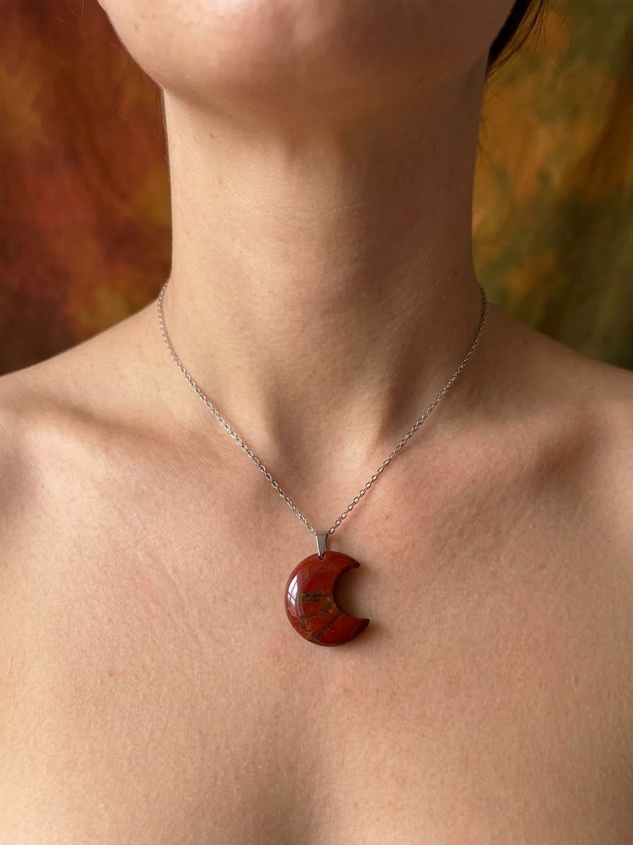 Colgante luna jaspe rojo